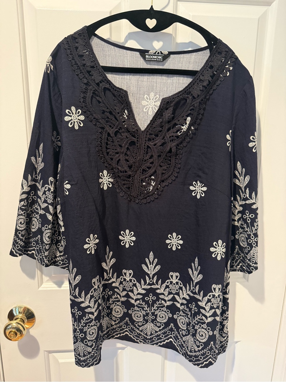 BloomChic Navy Tunic with White Floral and Crochet V-Neck 14/16